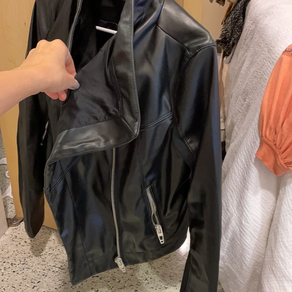 leather jacket - Picture 3 of 4